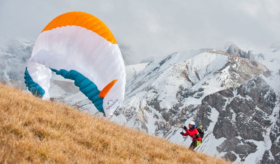 Advance STRAPLESS mountain paragliding harness (shown with optional extra Advance PIPACK 2 rucksack)
