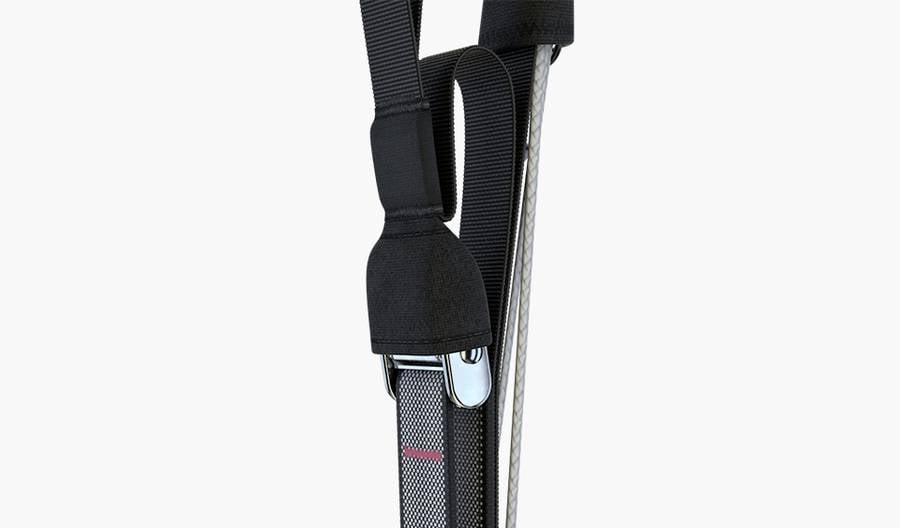 Hybrid-Risers trimmer fixed. For flight without a motor the trimmers must be disabled by hooking them into the main carabiners. The wing then keep its paraglider certification.