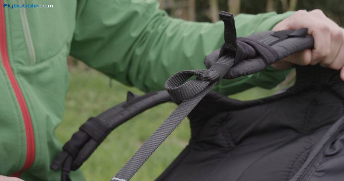 Easy-adjust buckles: the entire adjustment system can be altered in the air as well as on the ground