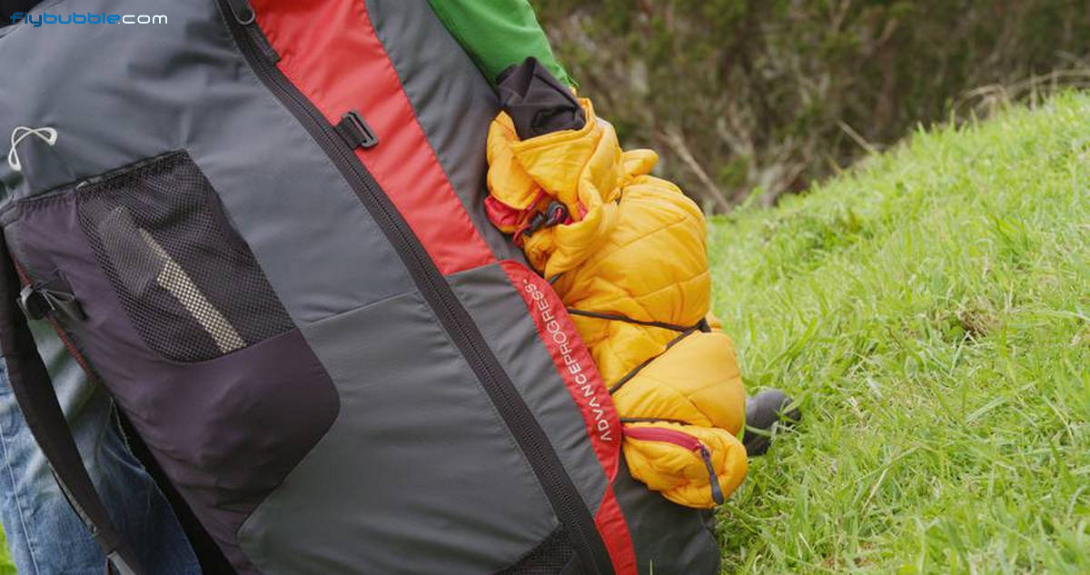 Rucksack features | Bungee chord on the back for holding clothes
