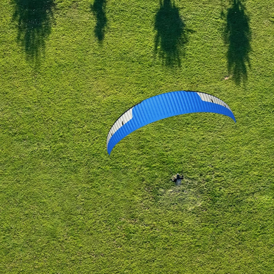 Niviuk Ikuma 2 P lightweight EN B paraglider in colour Magic (blue-black-white)