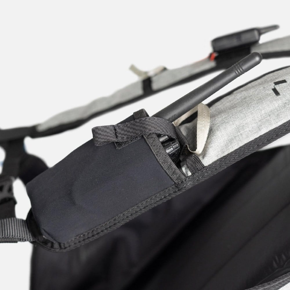 Ozone Halo with Inflatable Protection: Radio pocket and vario mount on shoulders