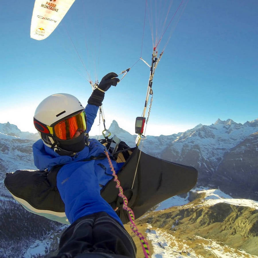 Multiple Swiss champion and X-Alps athlete Martin Muller with Syride SYS'Nav V3 riser mounted