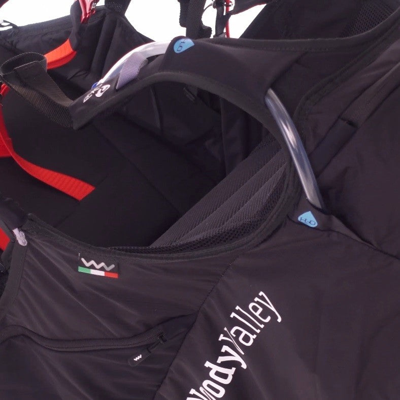 single-block side protection and LIGHTSHIELD protection create a protective shell for the pilot’s body.