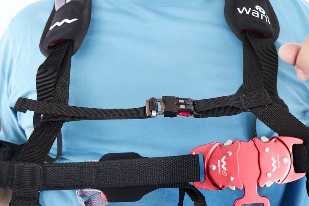 The combination of self-inflating airbag and LIGHTSHIELD protection (sold separately) creates a protective shell for the pilot’s back