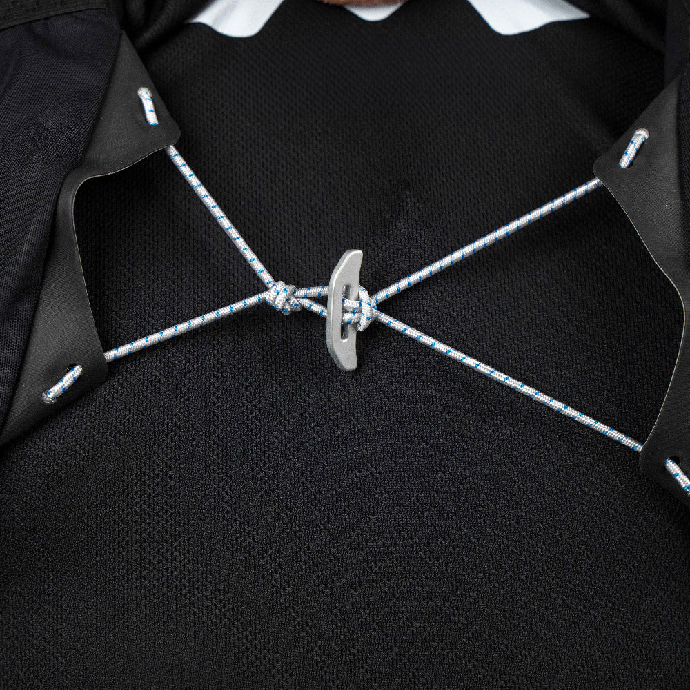 Superlight chest strap closing