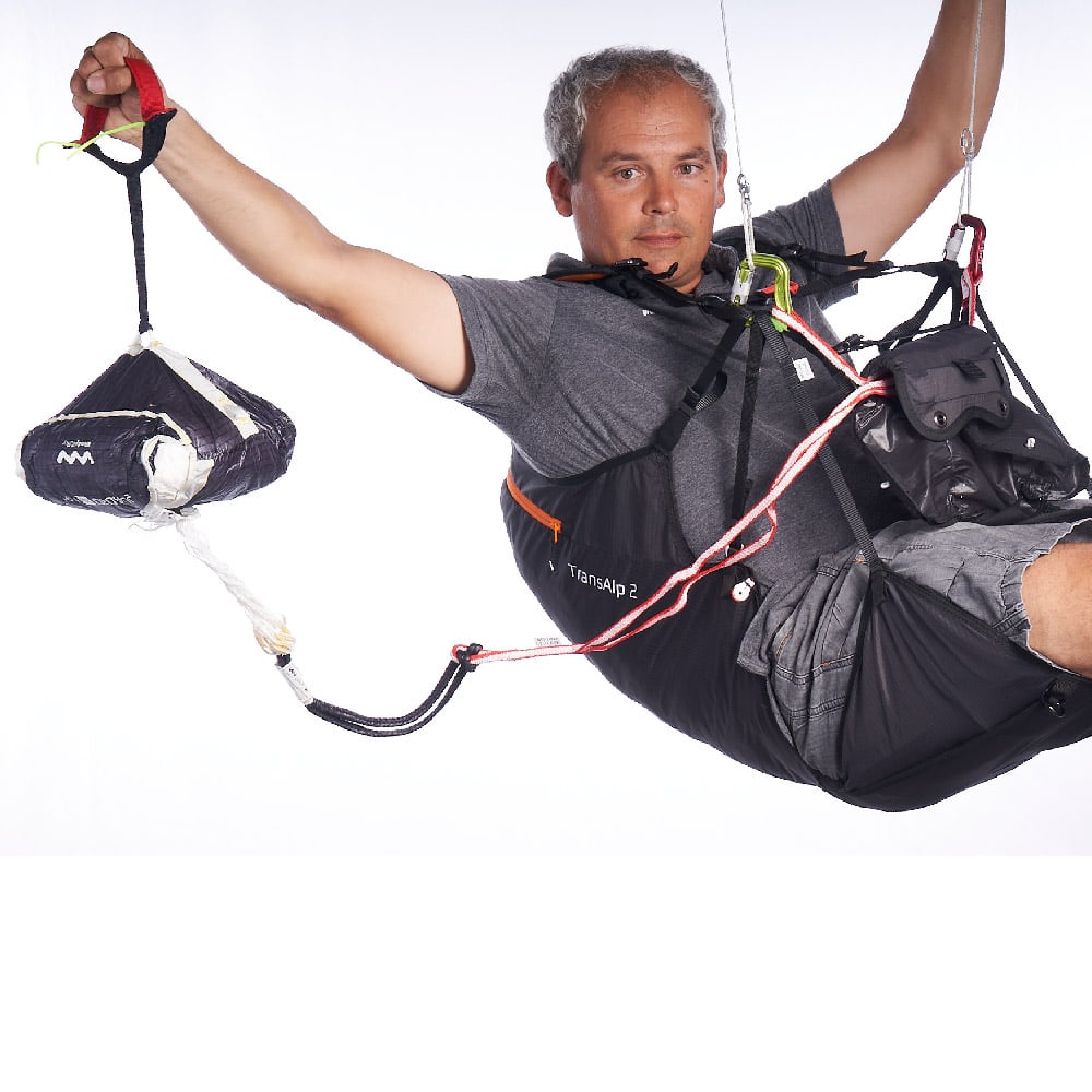 Woody Valley Front Light Rescue Container Anthracite: Deploying the reserve parachute