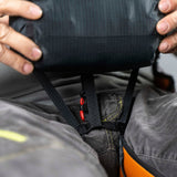 Woody Valley Front Light Rescue Container Anthracite: Central attachment