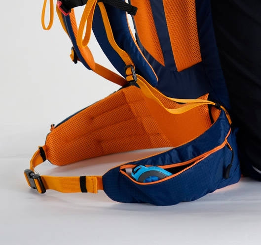 Two pockets with zipper on the hip belt | Wani 3 rucksack features