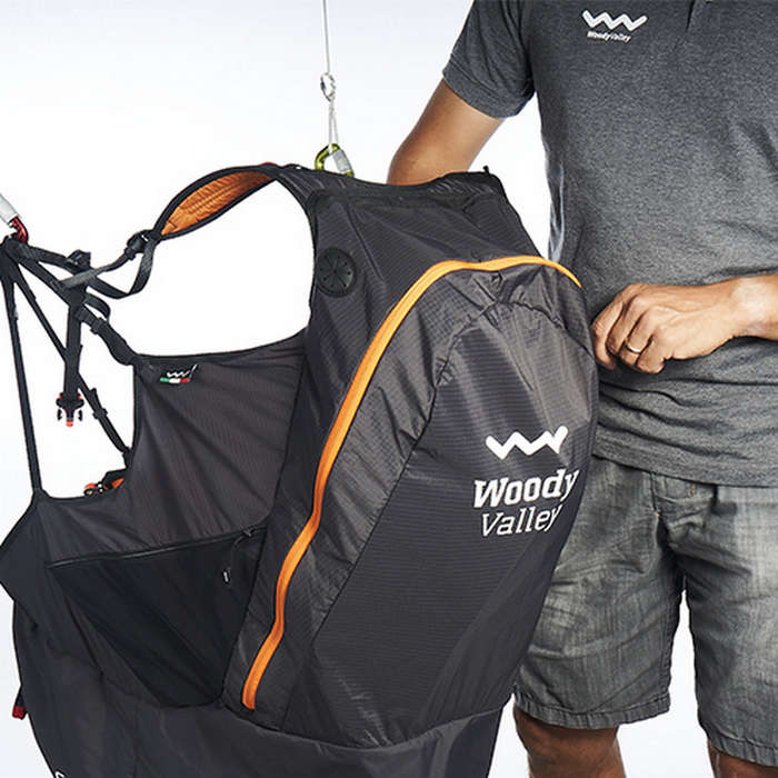 Woody Valley Crest with rucksack