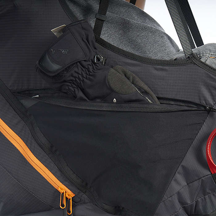 Woody Valley Crest with rucksack