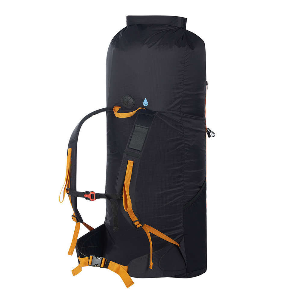 Woody Valley Crest with rucksack