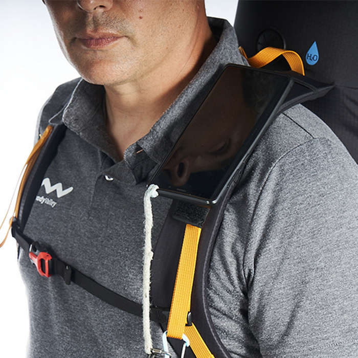 Woody Valley Crest with rucksack