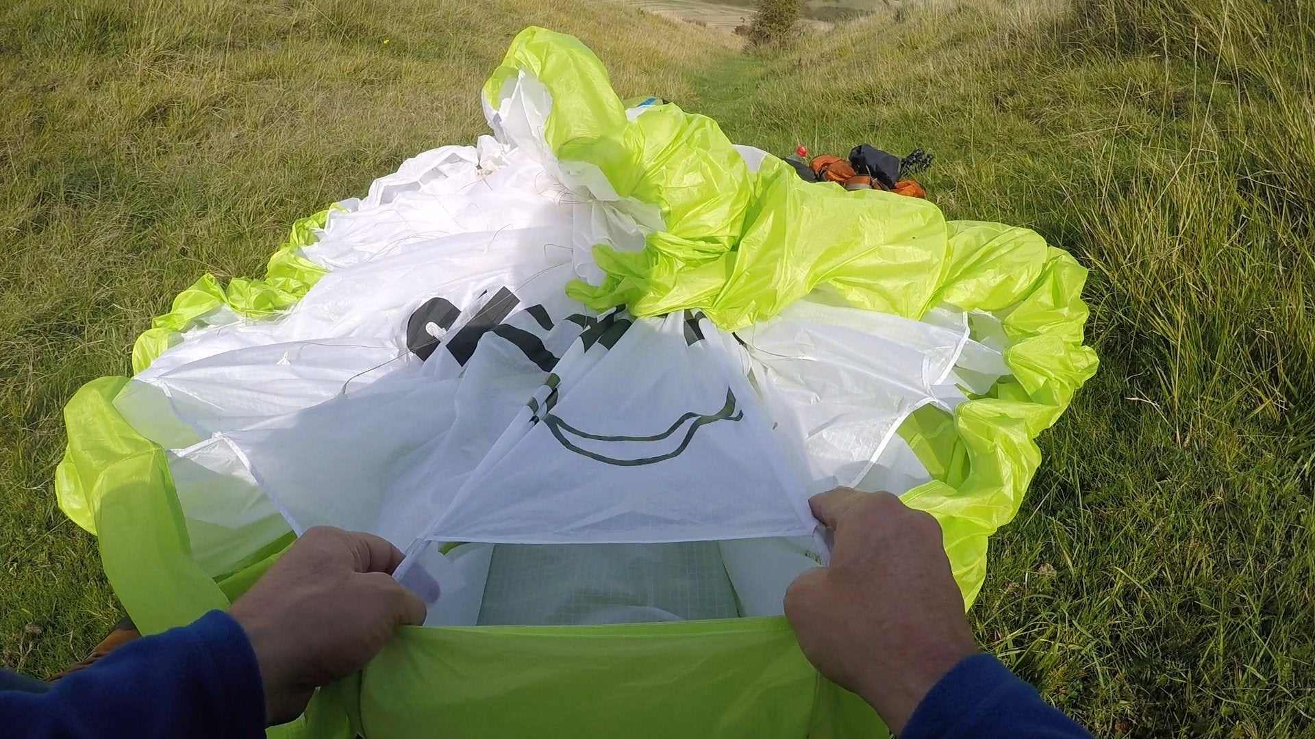 Compression Packing: Keep Your Paraglider Flat