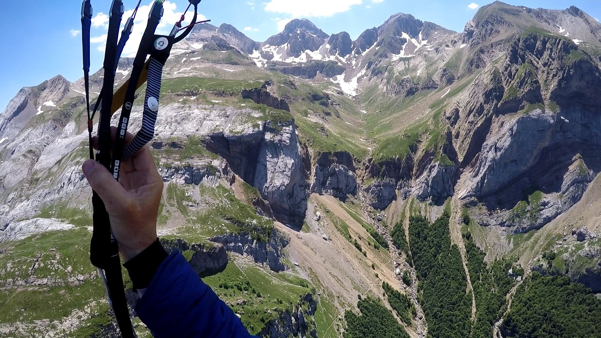 Paragliding safely in the mountains