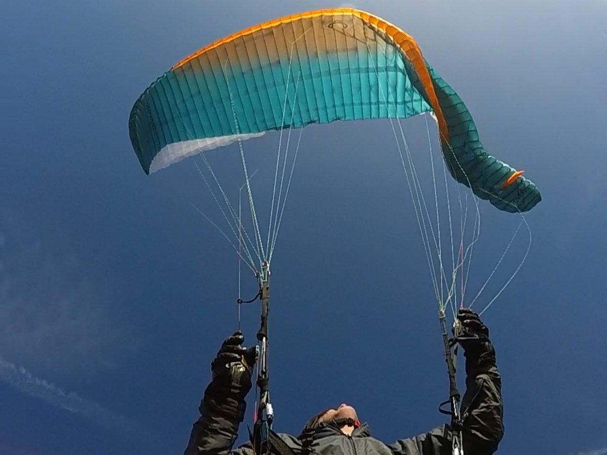 Asymmetric collapse on a paraglider
