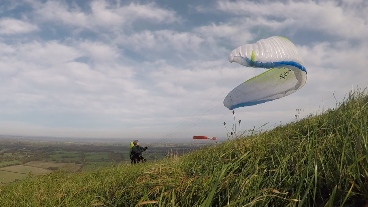 Depower a paraglider: using rear risers to bring it down
