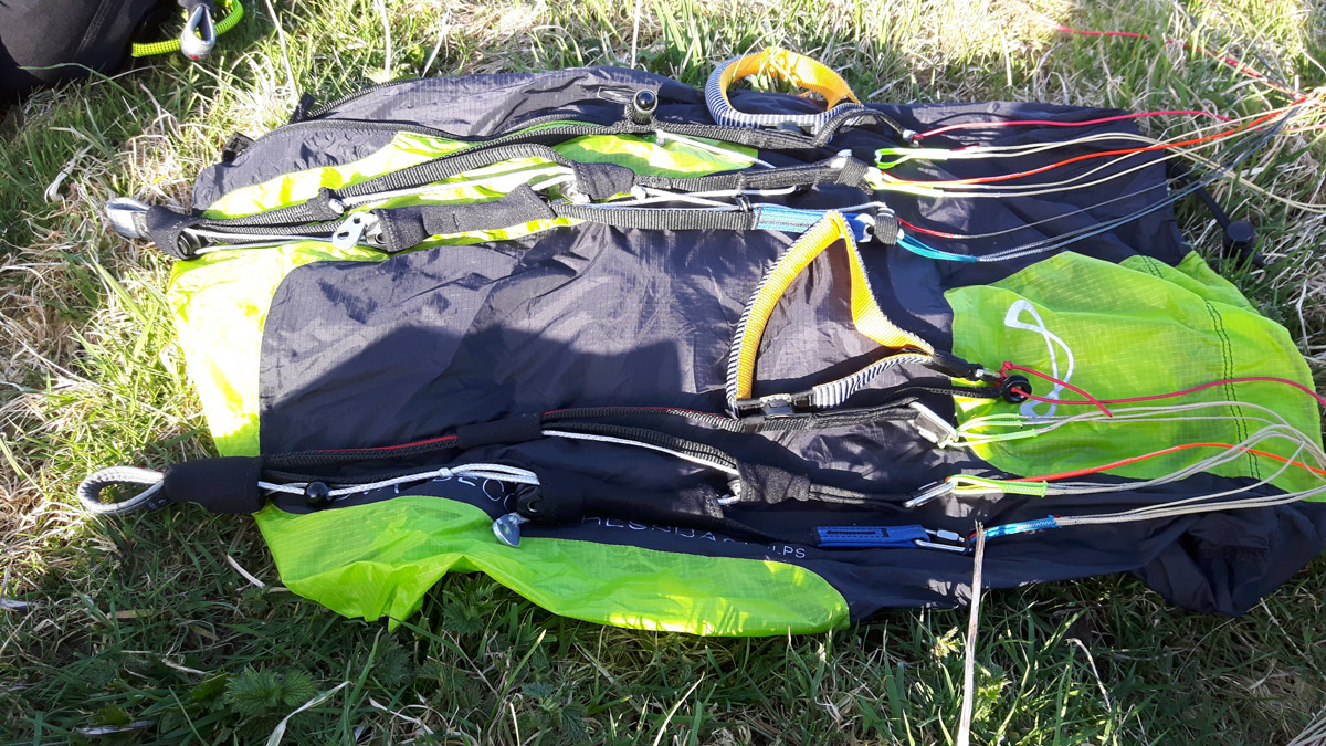 How to review a paraglider: risers