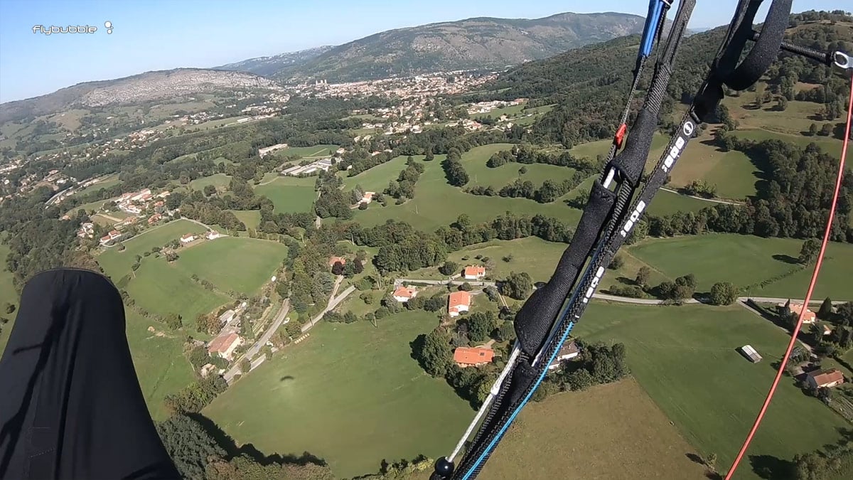 Paraglider landing approach tips: wind direction