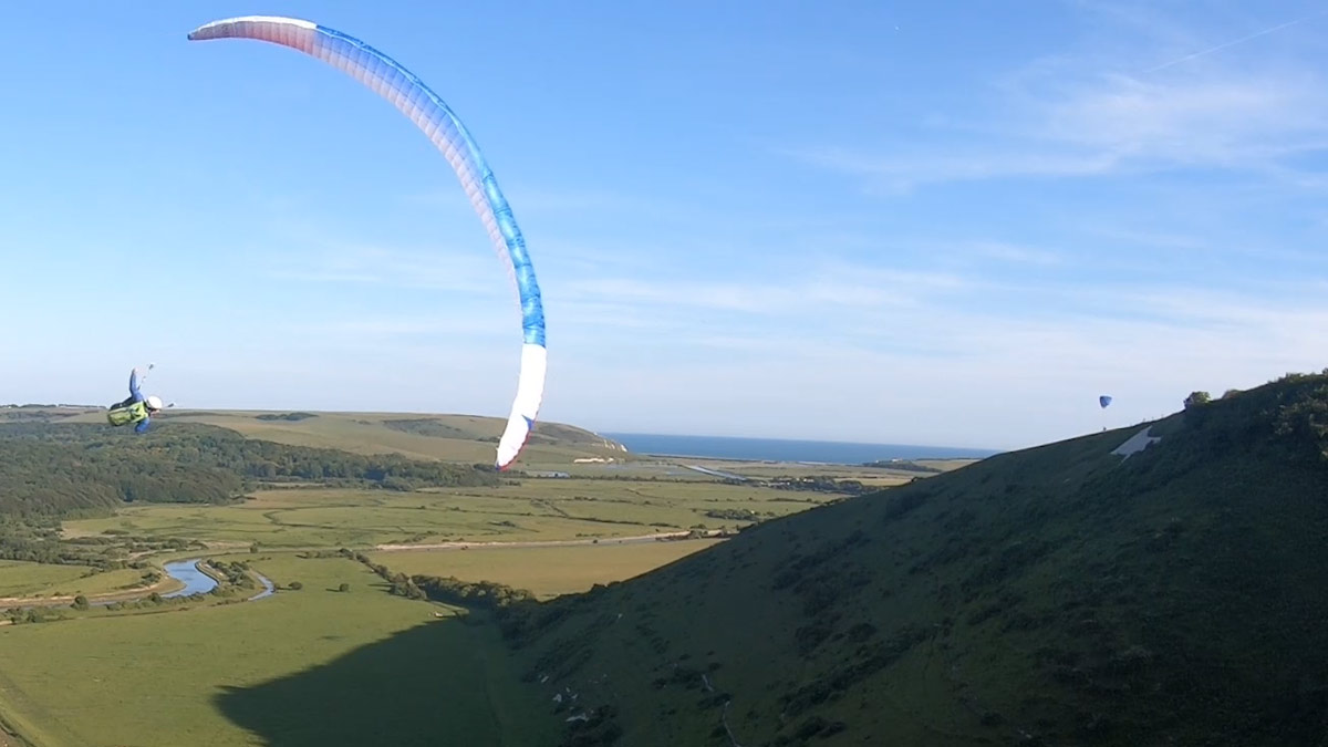 Triple Seven Q-LIGHT paraglider review: banked