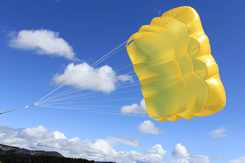 Independence Ultra Cross square type emergency reserve parachute system