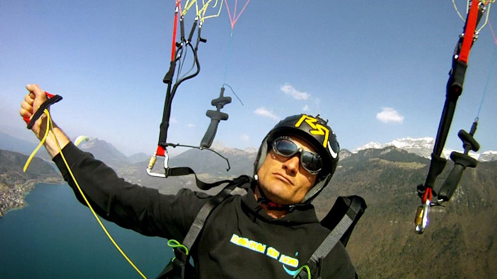 Paragliding reserve parachute guide: ram air  / cut-away